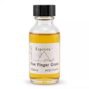 Espiritu Five Finger Grass Oil 1oz — small glass bottle with golden liquid labeled 'Five Finger Grass' with black cap for cinquefoil hoodoo luck and five-point blessing ritual use.
