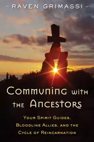 Book cover of Communing with the Ancestors by Raven Grimassi for ancestral spirit communication