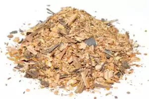 A 1oz packet of dried sarsaparilla root cut pieces in brown fibrous form for hoodoo love-drawing and money ritual spell work.