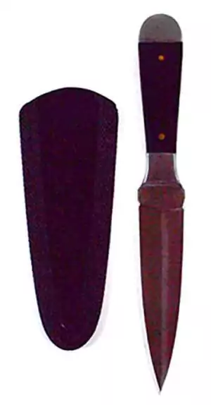 6.5-inch ritual athame with natural horn handle and pointed double-edged blade for Wiccan altar ceremony and circle casting