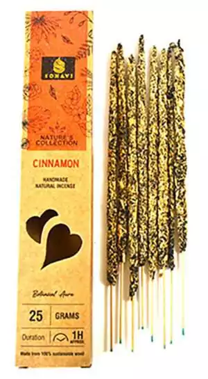 Pack of cinnamon-scented handmade Sonavi incense sticks in 25g for warm spicy prosperity ritual and sacred space burning.